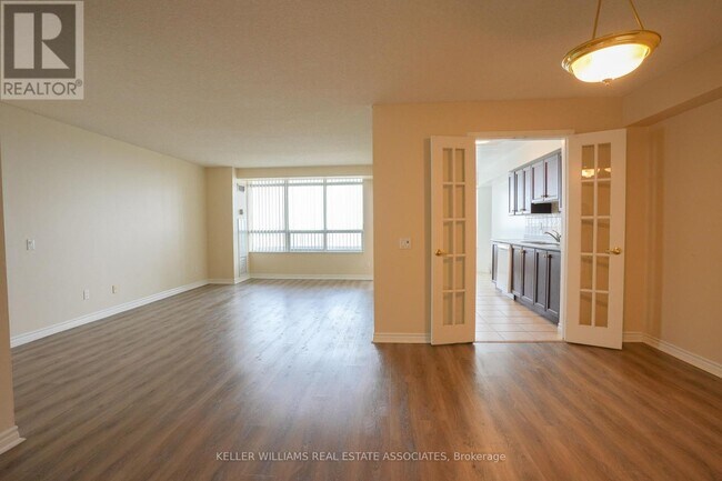 35-1835 Kingsbridge Garden Cir in Mississauga, ON - Building Photo - Building Photo