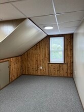 345 E 12th St, Unit Apt. C in Belle, WV - Building Photo - Building Photo