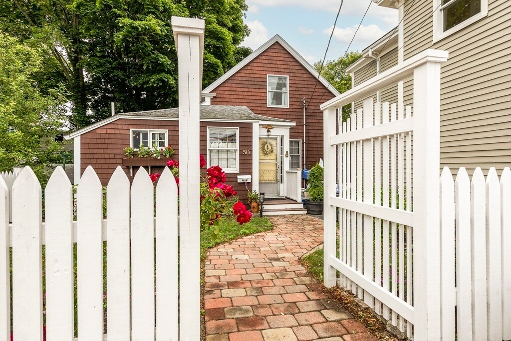 50 Rowland St in Marblehead, MA - Building Photo