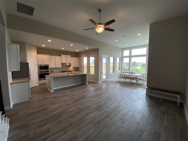 property at 7414 Evelyn Grv Dr