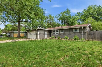 730 N Chipper Ln in Wichita, KS - Building Photo - Building Photo