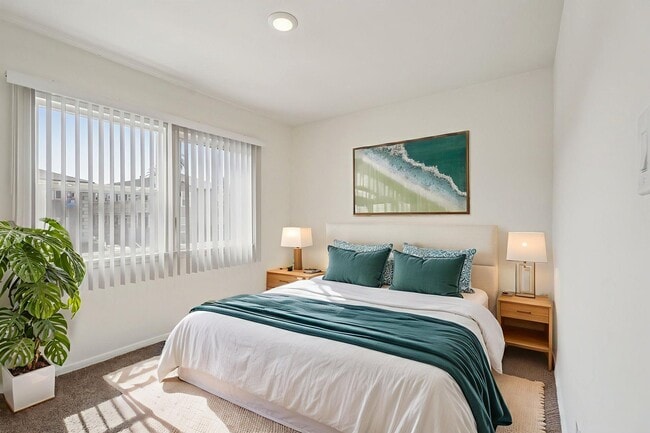 Crenshaw Terrace in Los Angeles, CA - Building Photo - Building Photo