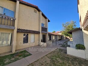 2434 E Waltann Ln in Phoenix, AZ - Building Photo - Building Photo