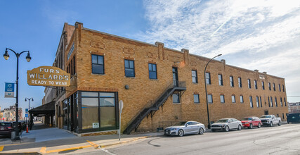 36 W Main St, Unit 102 in Marshalltown, IA - Foto de edificio - Building Photo