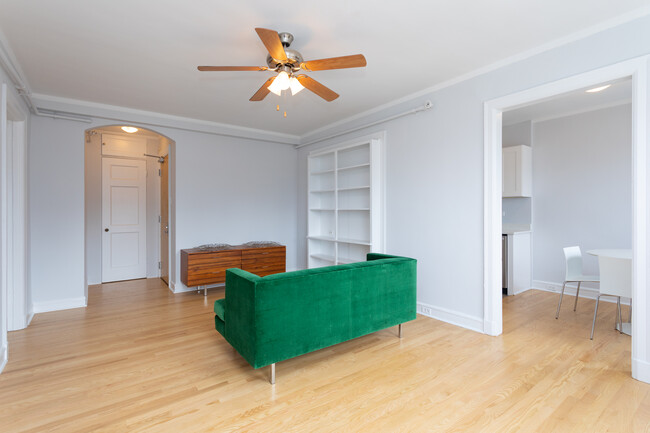 1100 N Dearborn in Chicago, IL - Building Photo - Interior Photo