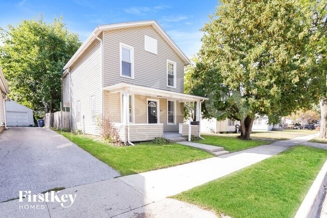 812 Charles St in Aurora, IL - Building Photo - Building Photo