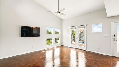 41 Waller St, Unit 301 in Austin, TX - Building Photo - Building Photo