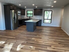 2204 Sylvan Cir in Brandon, SD - Building Photo