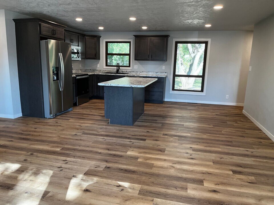 2204 Sylvan Cir in Brandon, SD - Building Photo