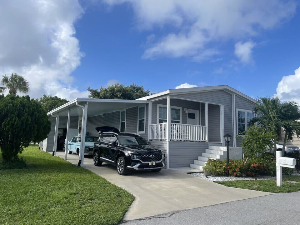 4196 74th Pl N in West Palm Beach, FL - Building Photo