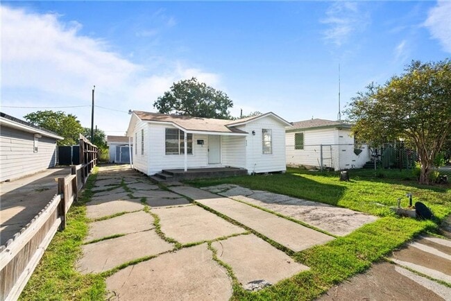 622 Airport Rd in Corpus Christi, TX - Building Photo - Building Photo