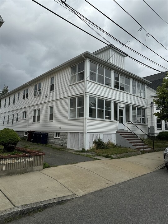 45 Wolcott St, Unit 1 in Everett, MA - Foto de edificio