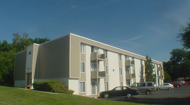 Parkhill Apartments in Ypsilanti, MI - Foto de edificio - Building Photo