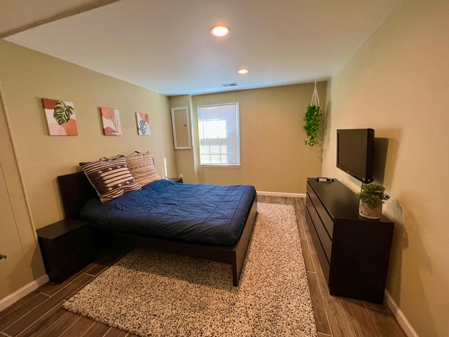 3962 Wilcoxson Dr, Unit Patio Apartment