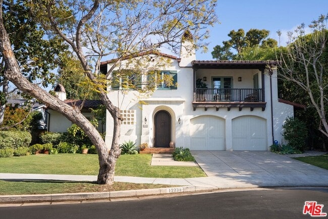 12234 Falkirk Ln in Los Angeles, CA - Building Photo - Building Photo