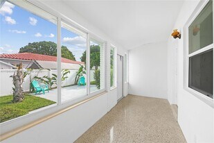 1711 Funston St in Hollywood, FL - Building Photo