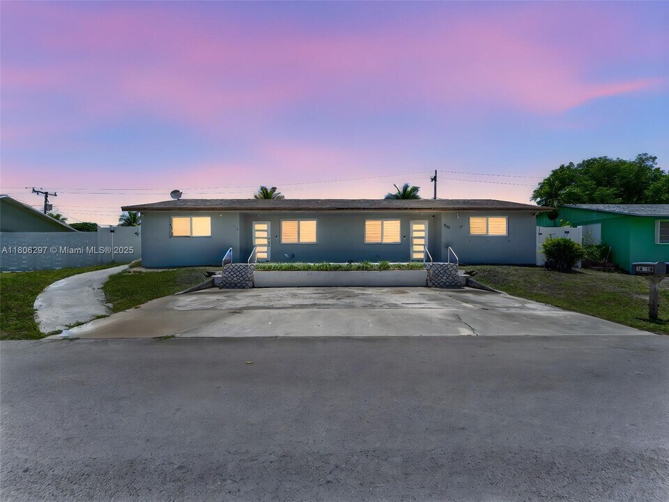 1811 SW 97th Terrace in Miramar, FL - Building Photo