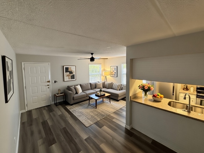 property at 4932 W Gandy Blvd