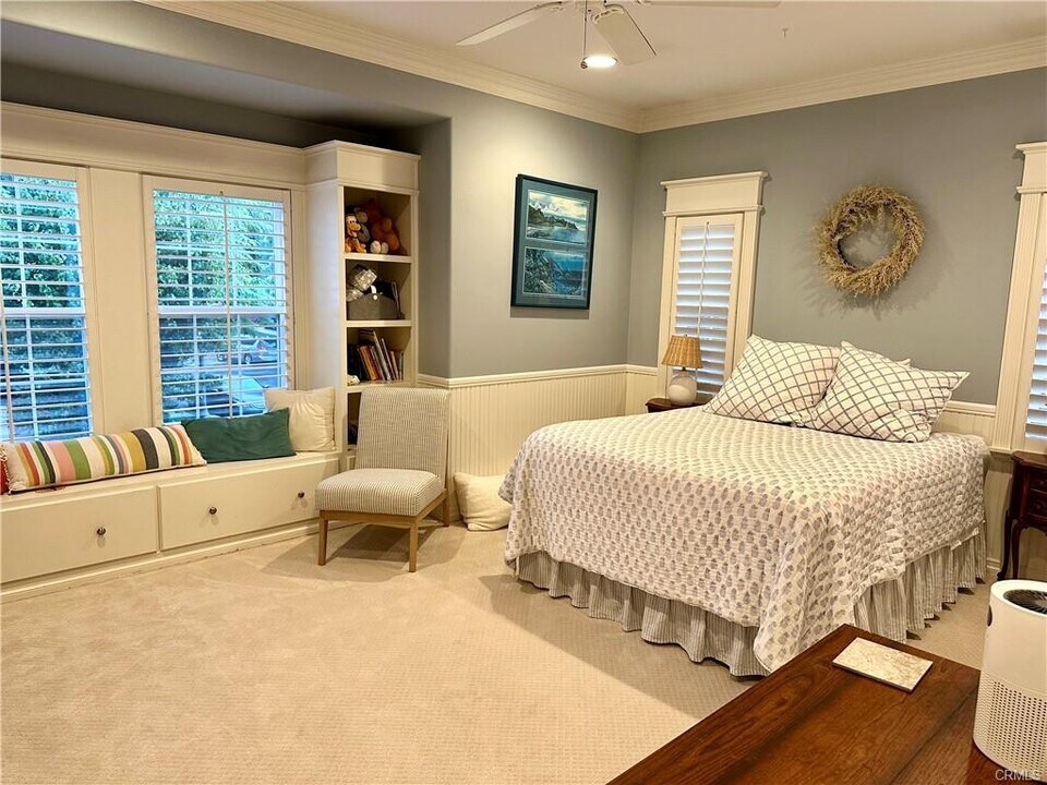 23907 Windward Ln in Santa Clarita, CA - Foto de edificio