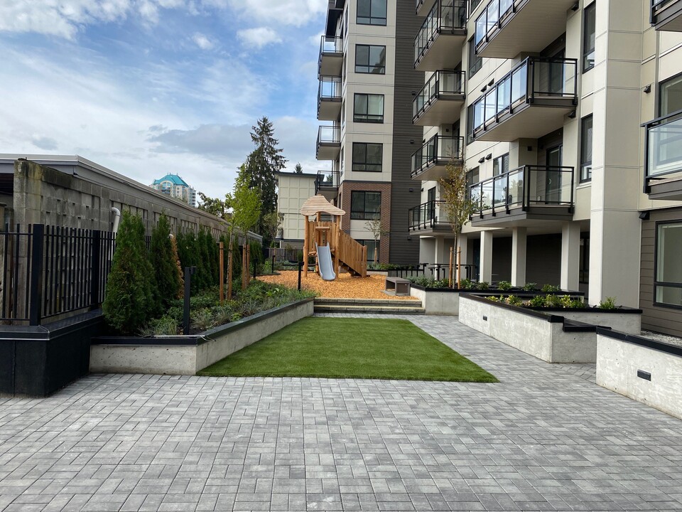 32174 George Ferguson Way in Abbotsford, BC - Building Photo