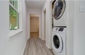 5704 Darling St in Houston, TX - Building Photo - Building Photo