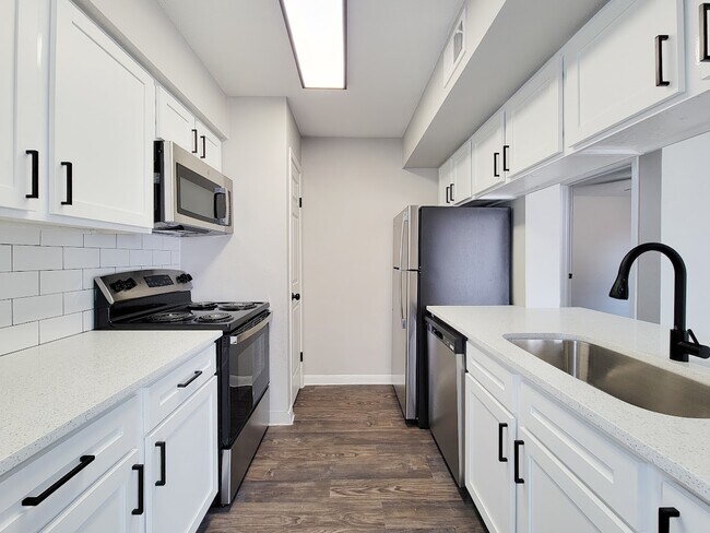 12335 Antoine Dr in Houston, TX - Foto de edificio - Building Photo