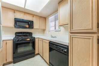 1908 Tierra Vista Dr in Las Vegas, NV - Building Photo - Building Photo