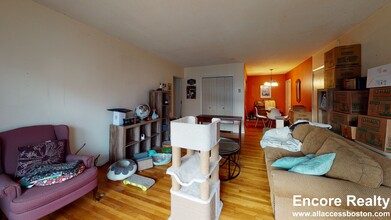 8 Kittredge St, Unit 6 in Boston, MA - Foto de edificio - Building Photo