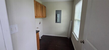 725 E Columbus Dr in Wharton, TX - Building Photo - Building Photo