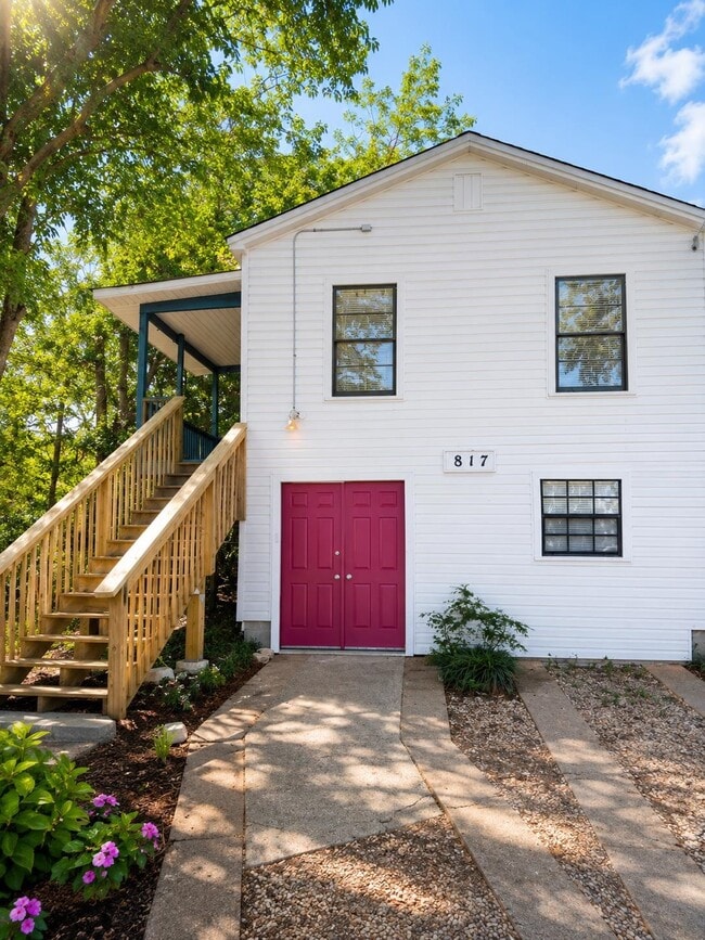 property at 817 N Forest Dr