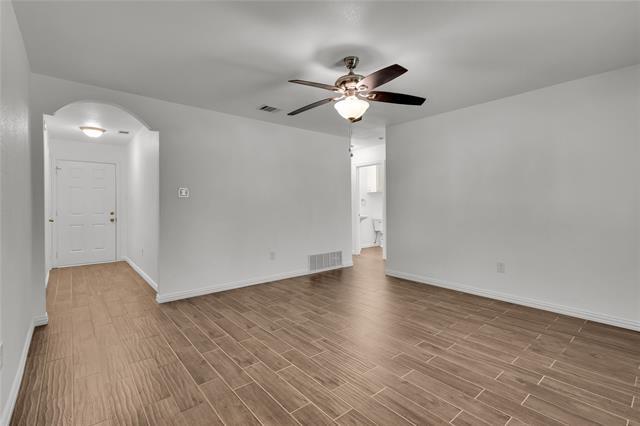 625 NW Newton Dr in Burleson, TX - Building Photo - Building Photo
