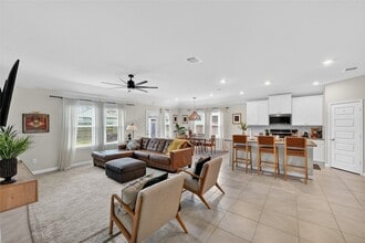 10109 Waterwall Ln in Texas City, TX - Foto de edificio - Building Photo