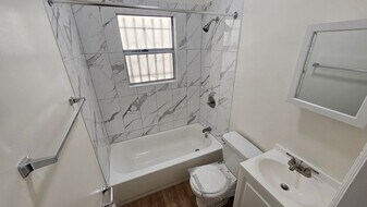 727 S Coronado St, Unit 102 in Los Angeles, CA - Building Photo