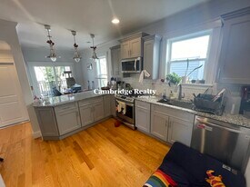 65A Oak St, Unit 2A in Somerville, MA - Building Photo