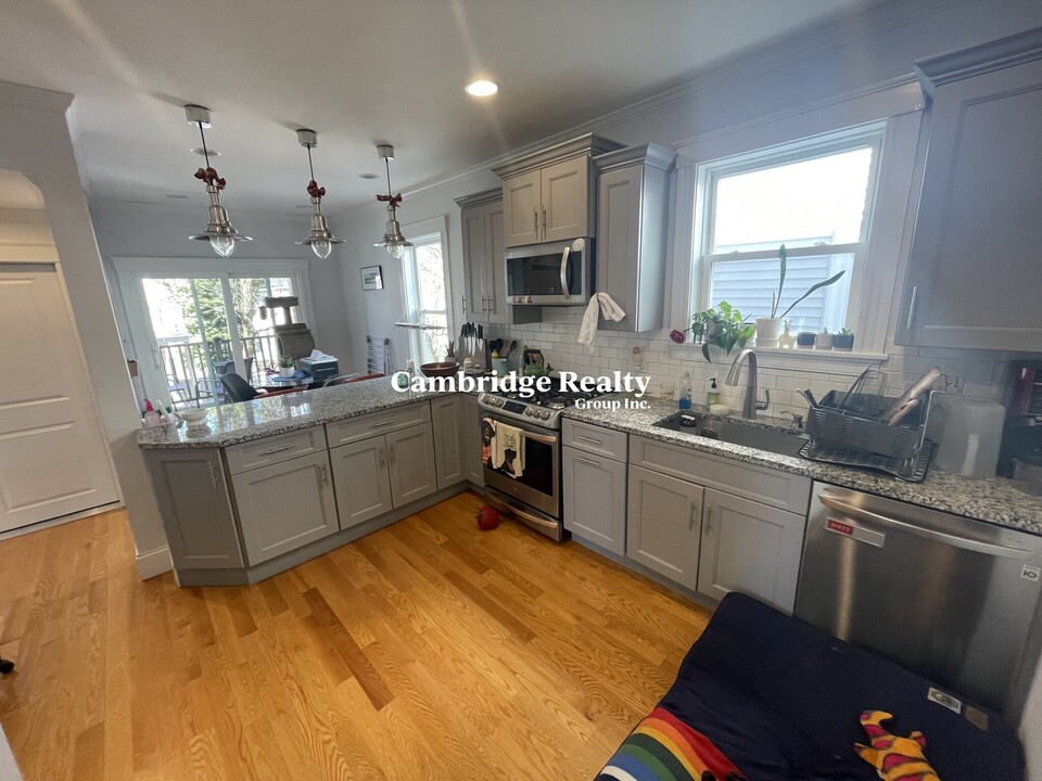 65A Oak St, Unit 2A in Somerville, MA - Foto de edificio