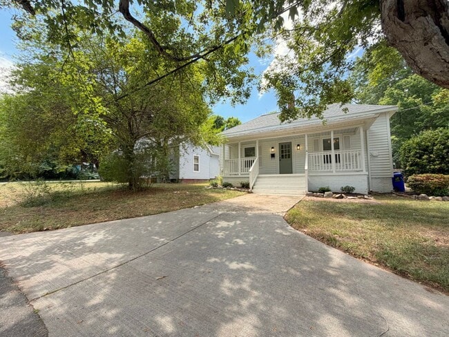 property at 405 N 4th St