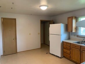 2118-2118 Elizabeth St in Janesville, WI - Building Photo - Building Photo