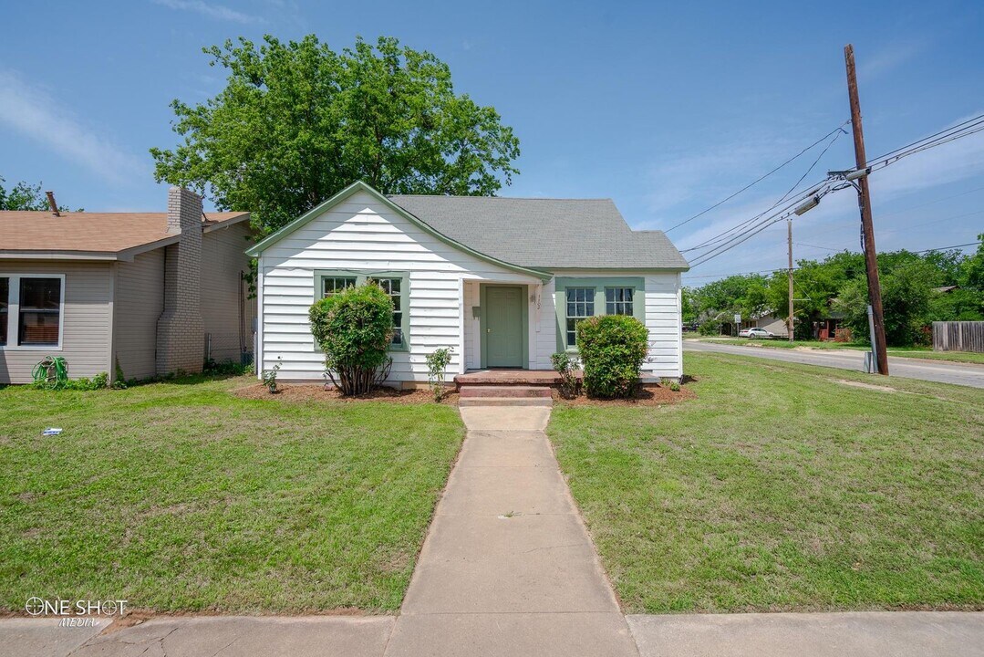 1102 Poplar St in Abilene, TX - Building Photo