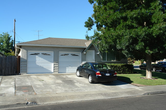 2434 Patricia Drive in Santa Clara, CA - Building Photo - Building Photo