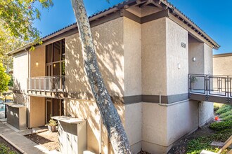 Wilbur Oaks Apartments in Thousand Oaks, CA - Building Photo - Building Photo