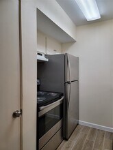 2101 Fountain View Dr in Houston, TX - Building Photo - Building Photo