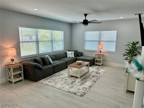 12511 Davis Blvd in Ft. Myers, FL - Building Photo - Building Photo