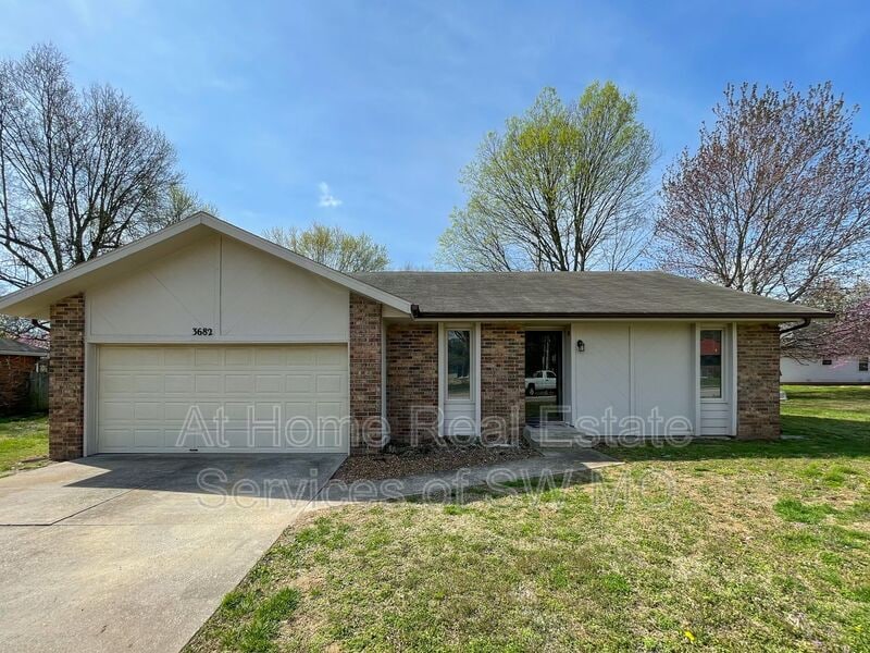 3682 W Harrison St in Springfield, MO - Building Photo