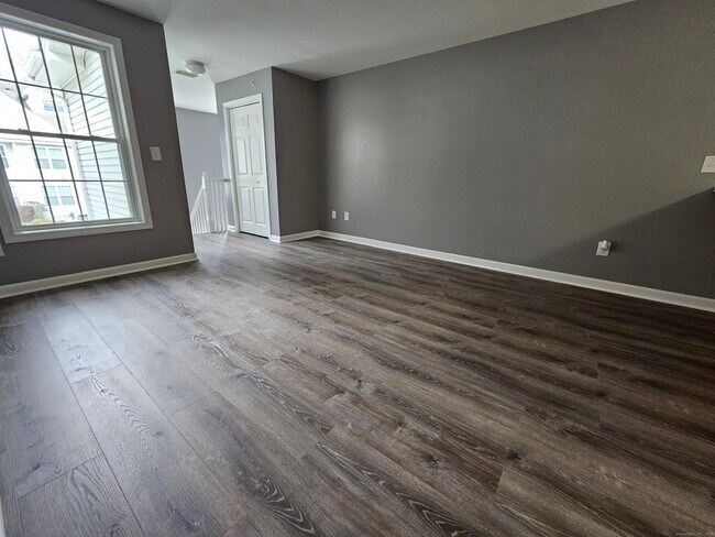 136 Meridian St in Groton, CT - Building Photo - Building Photo