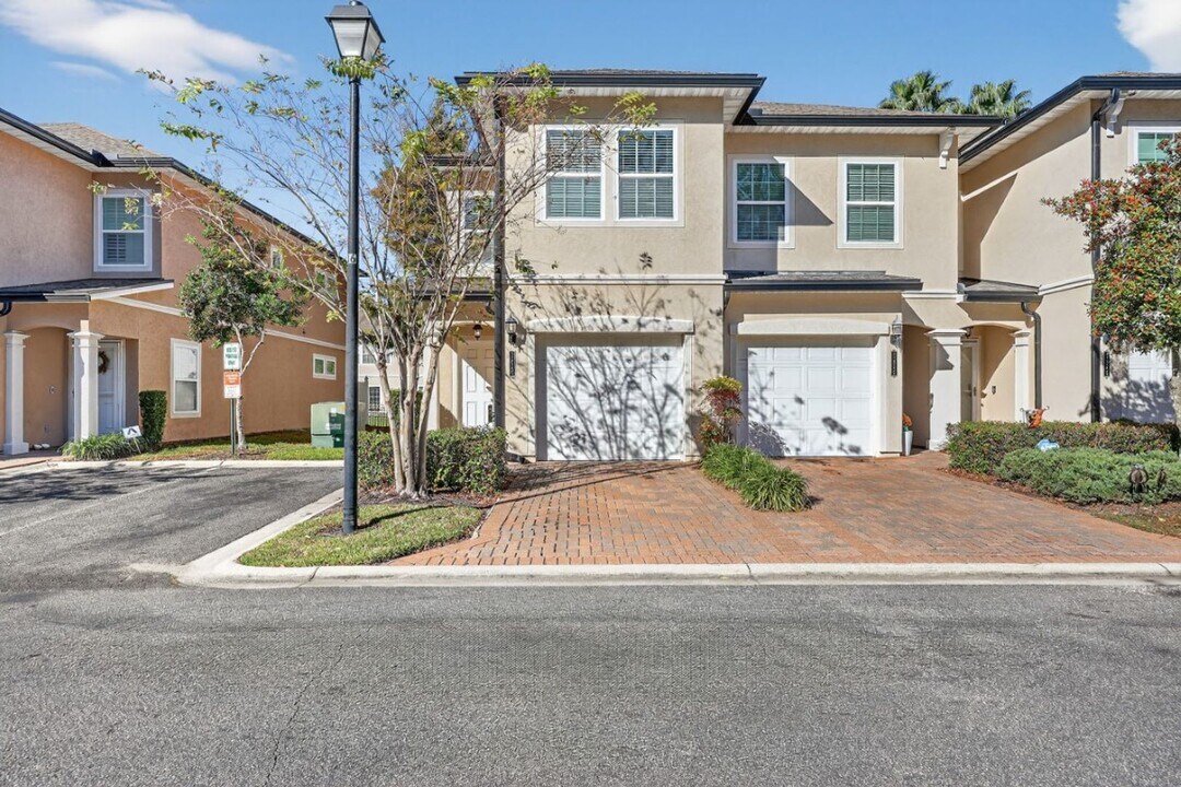 11274-11271 Estancia Villa Cir in Jacksonville, FL - Building Photo