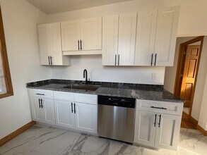 240 Sawyer Ave, Unit 1 in La Grange, IL - Building Photo - Building Photo