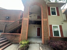 833 Gas Light Ln in Virginia Beach, VA - Building Photo