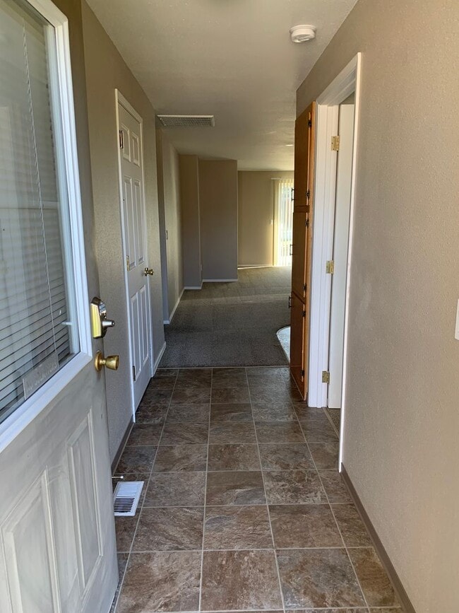 708 Eastgate Dr in Prosser, WA - Building Photo - Building Photo