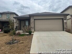 324 Middle Grn Lp in Floresville, TX - Building Photo