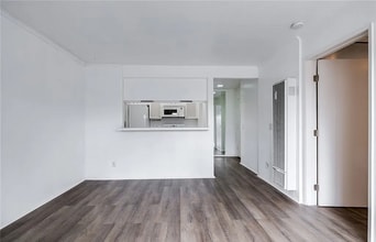 215 Wichita Ave in Huntington Beach, CA - Building Photo - Building Photo